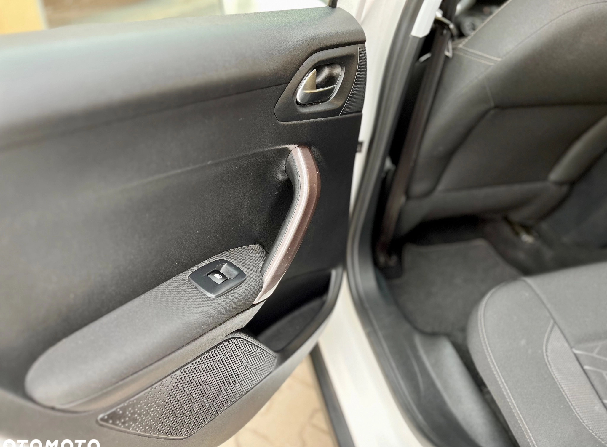 Peugeot 2008 cena 45500 przebieg: 131993, rok produkcji 2016 z Świętochłowice małe 781